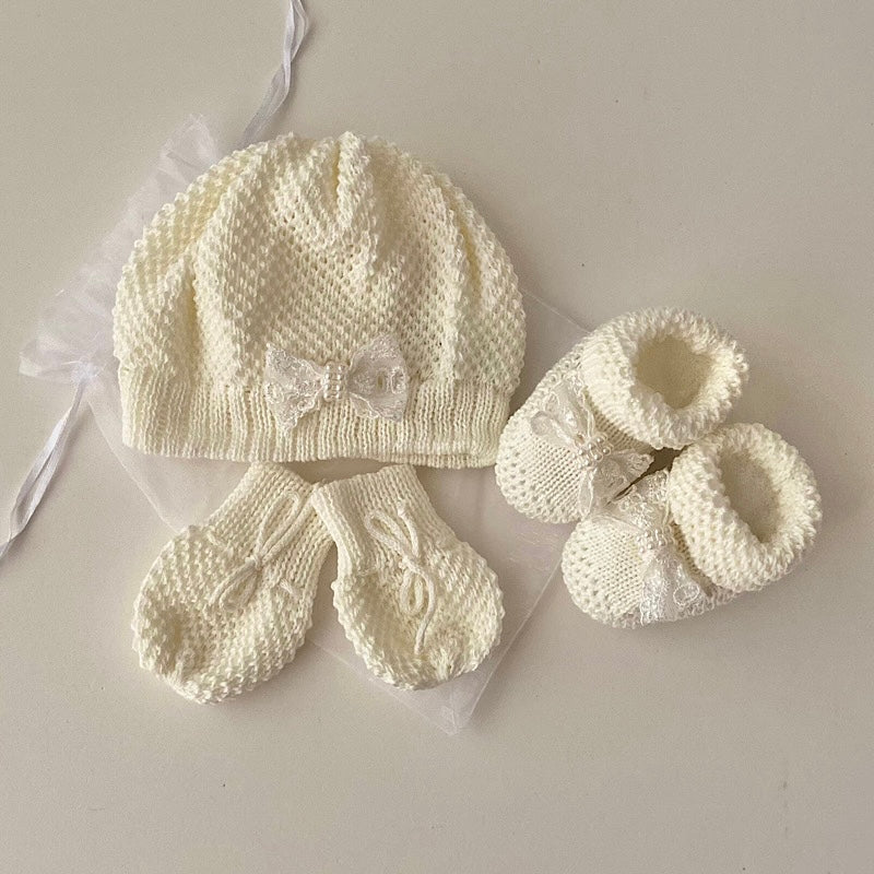 Kit com Gorro, Luvas e Saptinho